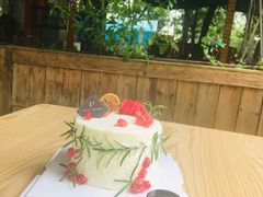 森系石榴动物奶油蛋糕-艾加柒克蛋糕茶歇甜品台(春熙路店)