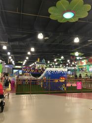 -维佳童话镇演出现场(徐东店)