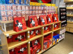 -名创优品(北京新中关购物中心地铁层店)