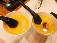 浓厚原只鸡煲花胶汤-鲜入围煮花胶鸡海鲜火锅