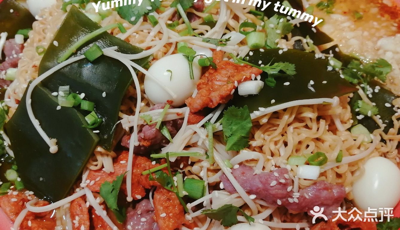 【颜小蛮盘盘麻辣烫】[调皮]用搪瓷盘装的干捞麻辣烫！