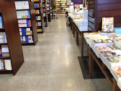 -新华书店(泉城路店)