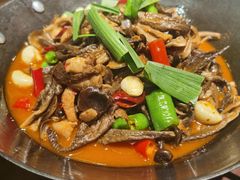 鹿茸菇-廖师傅大蒜炒腊肉(袁家岭店)