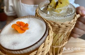 Lychee Peach Sparkling Water