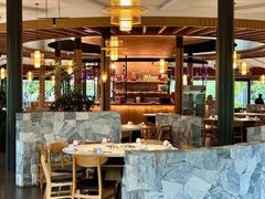 -茅草房·河畔园林火锅