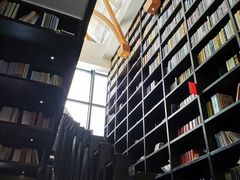 -钟书阁(松江泰晤士小镇店)