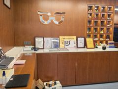 -无奔眼镜·蔡司·依视路授权店(朝阳大悦城店)