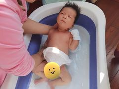 -爱的果实月嫂育婴师(世纪东方店)