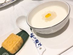 绿豆糕双皮奶时令水果-Yan Ting 宴庭中餐厅(上海静安瑞吉酒店)