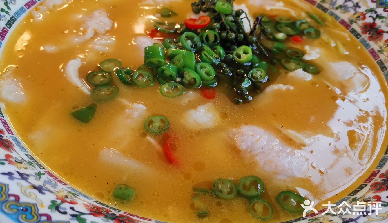 一家名头比菜品好，菜品比环境好的店