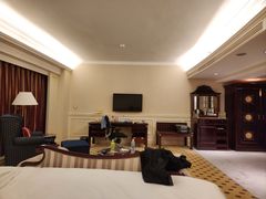 -深圳富苑皇冠假日套房酒店