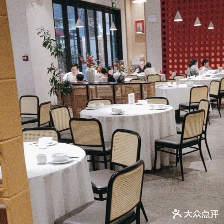 这家店回头客超多想吃你就来 朋友请客吃饭来了这家