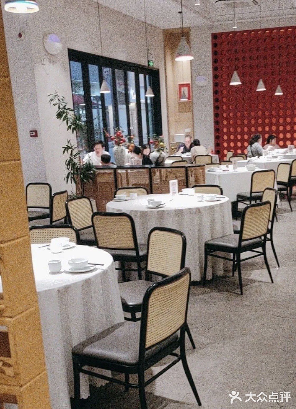 这家店回头客超多想吃你就来 朋友请客吃饭来了这家