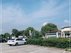 -平望服务区·停车场