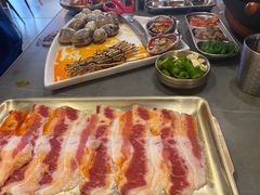 -围炉肉舍•炭烤活鳗•丹东海鲜烤肉(步行街店)