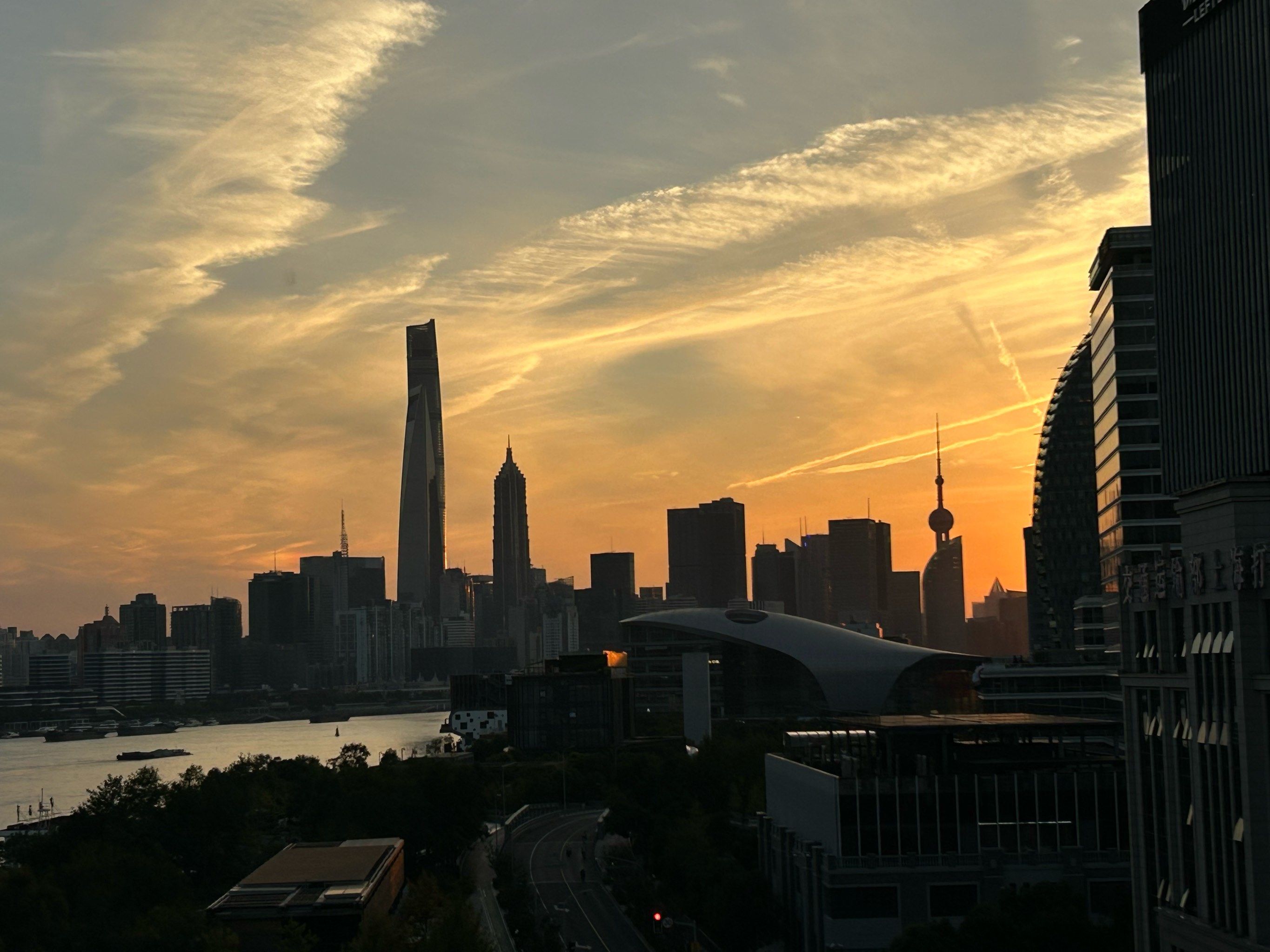 "三件套"的夕阳剪影