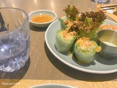 酥炸老虎虾香芒米纸卷配榴莲汁-CHINCHIN 青青·泰国料理(万象食家店)