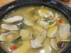 姬松茸炖鸡-妈妈的味道(和顺古镇店)