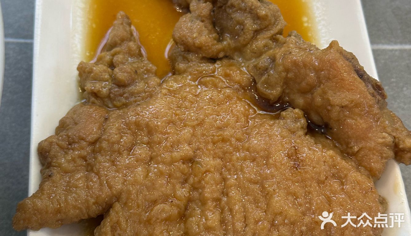 酱汁完全渗进了肉里，咸香中带点微甜