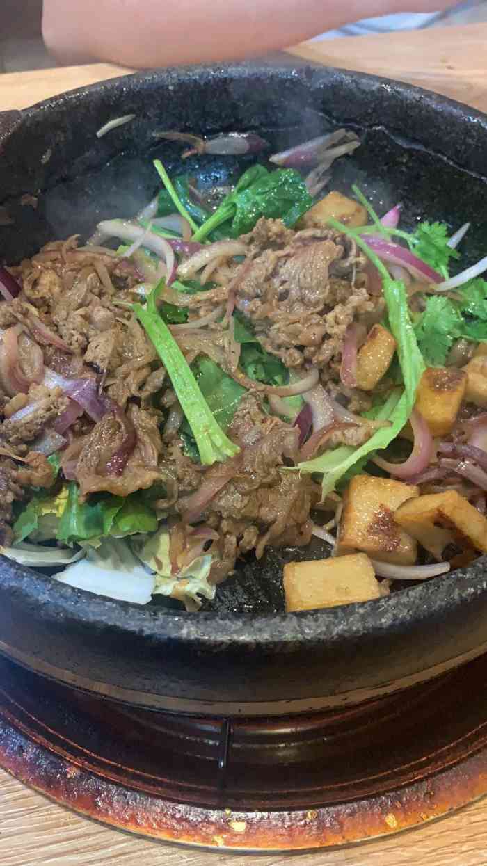 小伙虎坊桥石锅烤肉(保利店)-"保利金街的一家不起眼的小店,之前听