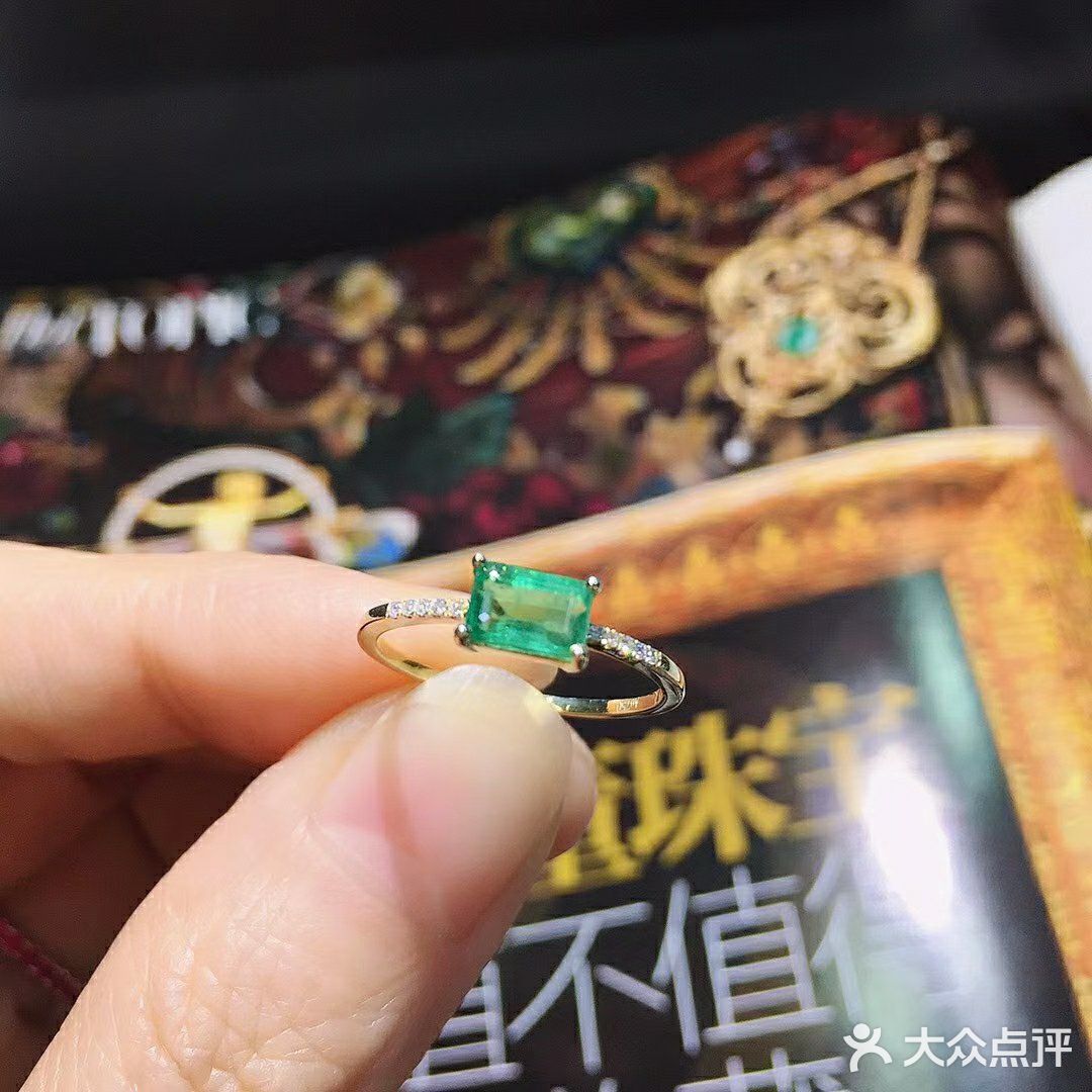 方形祖母绿戒指