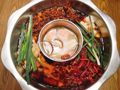 鸳鸯锅-周幺妹重庆老火锅(银泰城总店)