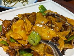 -老码头黑皮肘子锅包肉(赣水路店)