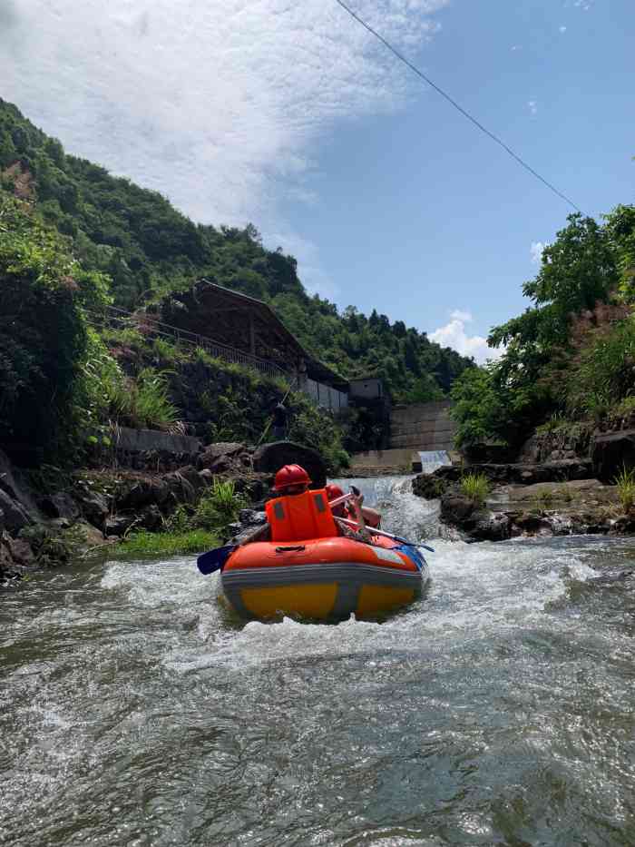 千岛湖龙门峡谷漂流-"旁边的九龙溪漂流河道整修歇业了,只能移步.