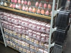 -名创优品(机场路百信广场店)