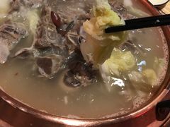 -虾弄弄海派小龙虾·牛羊蝎子火锅