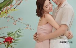 俏皮可爱-巴黎婚纱摄影工作室