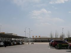 -滨州服务区·停车场