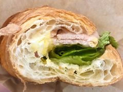 蛋香鸡肉可颂-星巴克(上海虹桥站2A检票口)