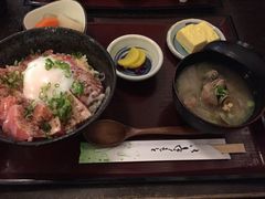 吞拿鱼扒温泉蛋定食-定食Doraya(骆克道店)