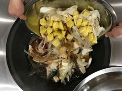 -粘豆包柴火铁锅炖