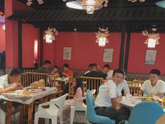 -老街烧烤大排档·地道湖北菜·龙虾馆(汉口火车站店)