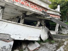 -四川汶川特大地震漩口中学遗址