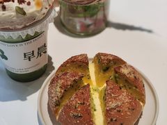 蒜香乳酪面包-迦南的早晨蛋糕甜品集合店