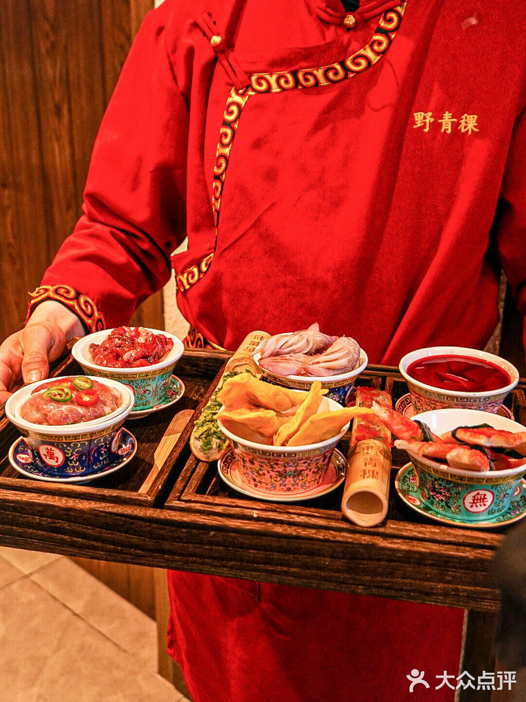 冬天这么冷当然要和朋友一起恰火锅了