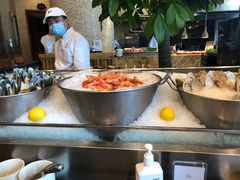 自助取餐区-大中华希尔顿酒店-念自助餐·嗨啤·小龙虾