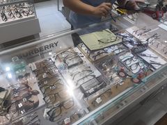 -美式眼镜·授权蔡司.依视路.尼康.豪雅.明月(人民广场店)