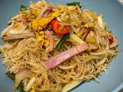 好像叫星洲炒粉-翠华餐厅(铜锣湾糖街店)