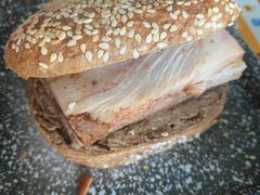 -老天桥酱肉烧饼夹肘子(天桥店)