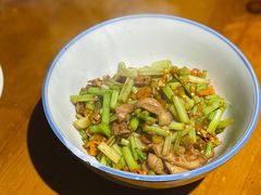 爆炒肥肠-廖师傅大蒜炒腊肉(袁家岭店)