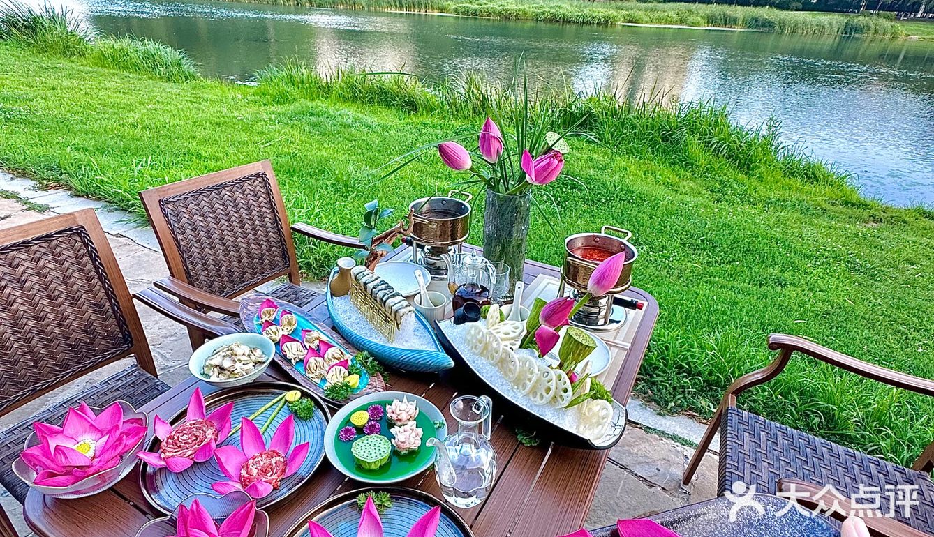 他家肉质真的好的没话说，清水锅都能涮出很香的肉味儿