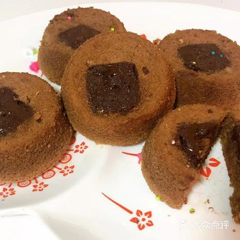 西式蛋糕不是我的强项，却是闺蜜的拿手强项，每次去她家
