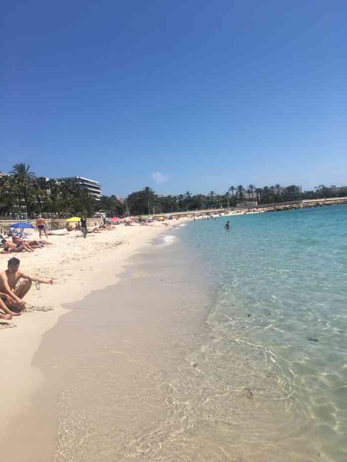 戛纳午后的mace海滩 阳光灿烂