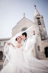 -现代经典婚纱摄影