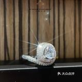 主钻是用经典的圆形钻， 因为圆形钻拥有完美的对称比例