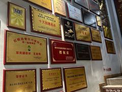 -头上红煨盐鸡·非遗院子餐厅